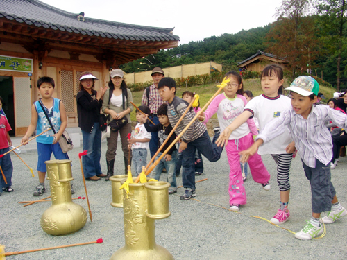 투호하는 아이들