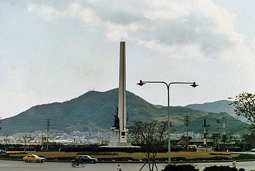 안락로타리와 충렬탑