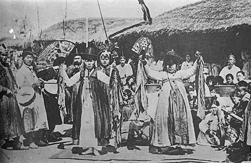 액운을 쫒는 무당굿