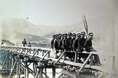 서천교(1940년대, 명륜동과 온천동을 연결한 다리, ‘만년교’로도 불렀다.)