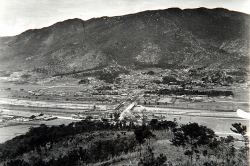 마안산(동해중 주변)에서 본 온천장(1940년대)