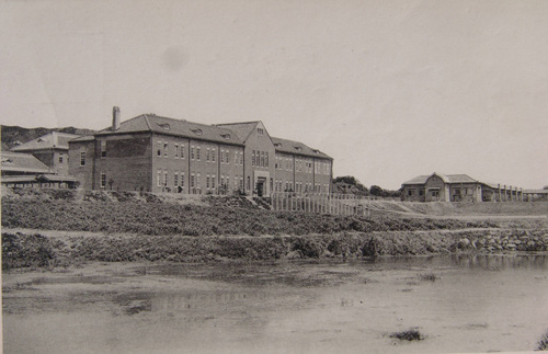 동래고보 교사 전경(1920년대, 현 동래고등학교)