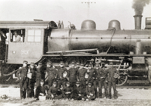 동해남부선 동래역에서 동래고보 통학생 기념사진(1940년대)