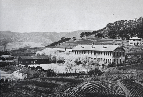 동래일신여학교 교사 전경(1930년대, 현 우성아파트 자리)