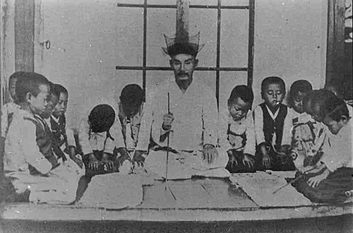 서당에서 천자문을 배우는 어린이