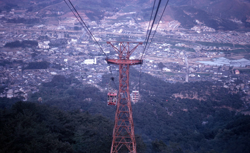 금강공원 케이블카 개통과 온천장 전경(1967년)