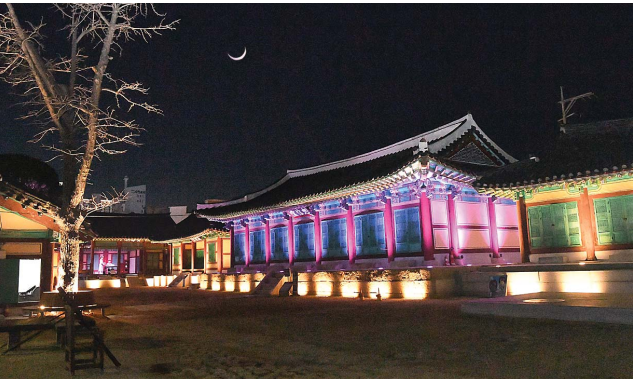 달빛 품은 동래부 동헌  오색 조명과...